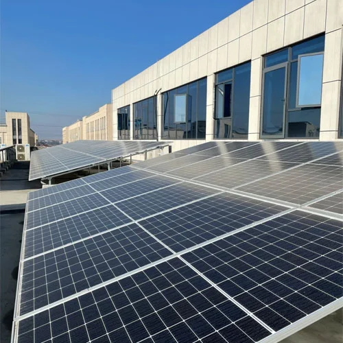 Løfting og plassering av fotovoltaiske paneler